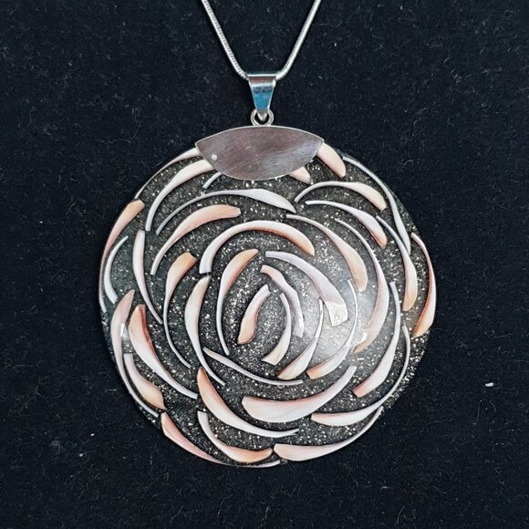 3’’ Bold Unique Vintage 925 Sterling Silver Seashell Inlay Rose Pendant – 26.36g - Picture 10 of 13